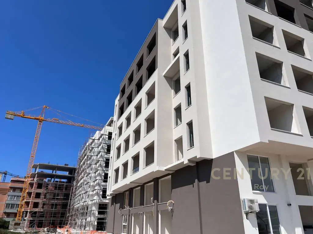 Building, 2+1 apartment for sale in Mali i Robit
