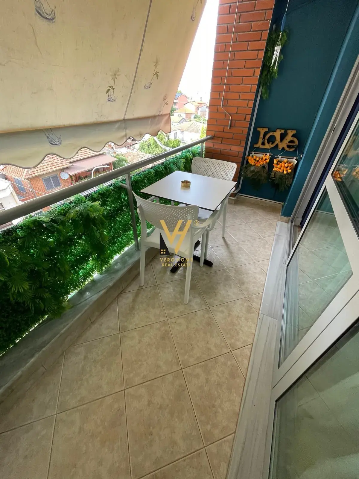 Ballkoni, apartament 1+1 në shitje në Tiranë