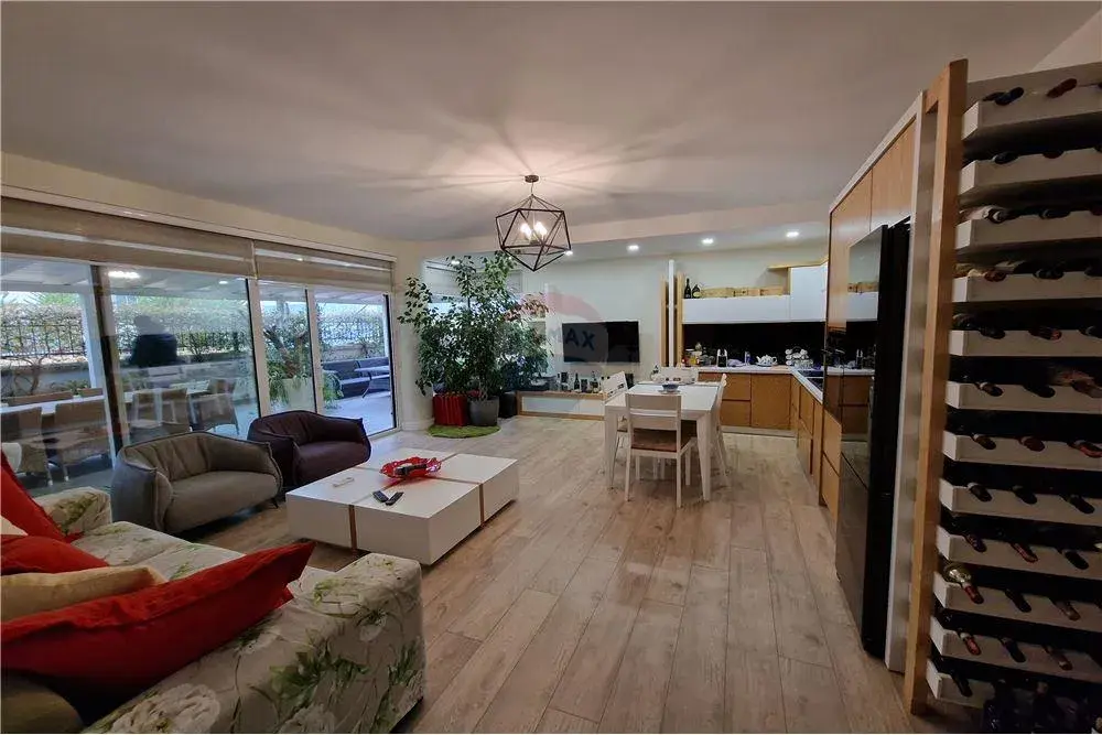 Bedroom, 2+1 apartment for sale in Uji i Ftohtë, Vlora
