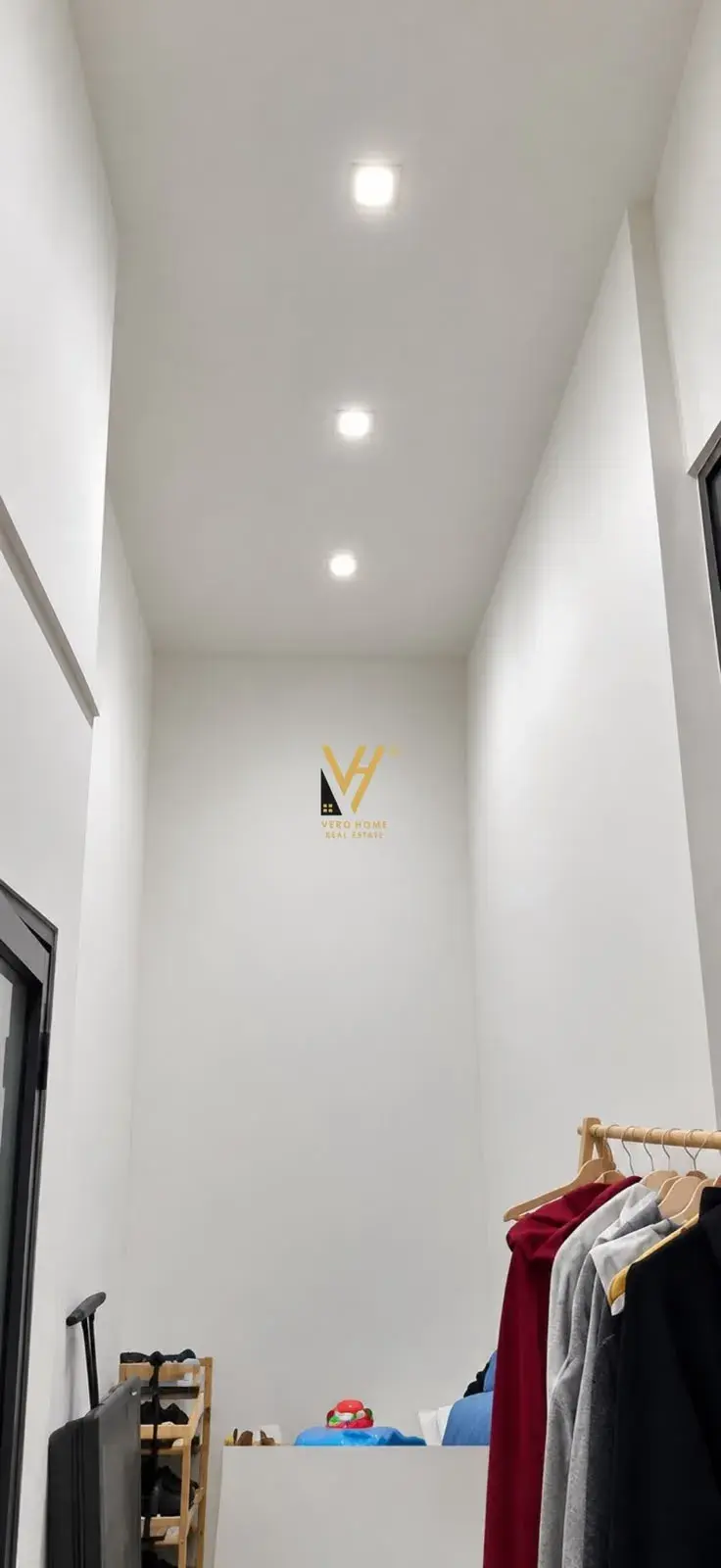 Esterno, negozio 30 m² in vendita a Yzberisht, Tirana