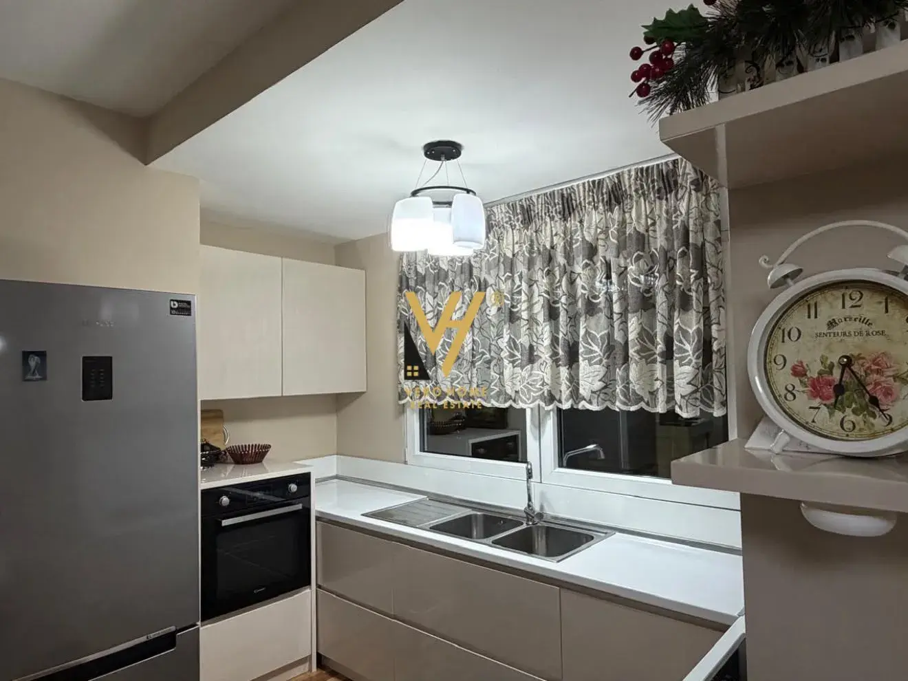 Kuzhina, apartament 1+1 me qira në Myslym Shyri, Tiranë