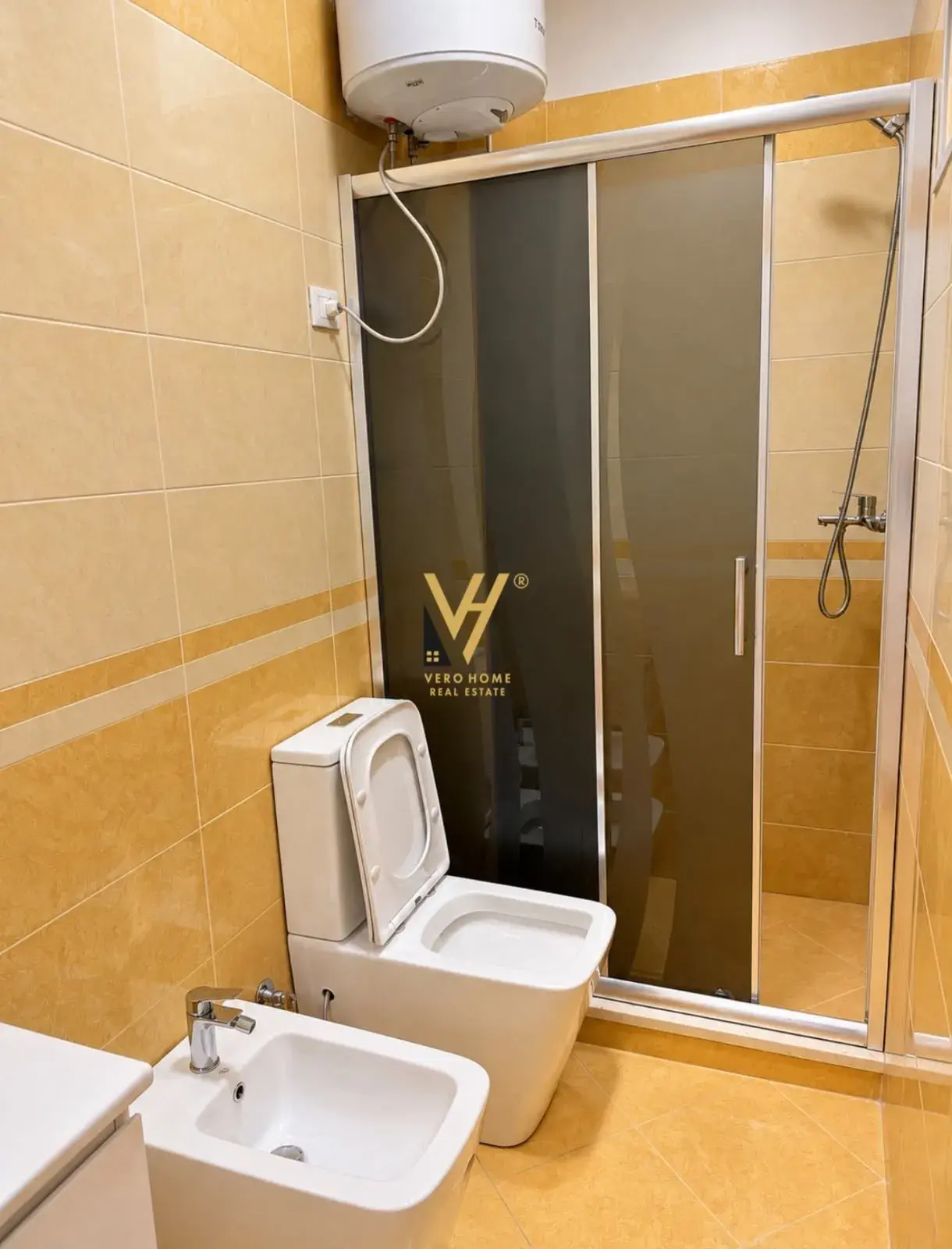 Camera da letto, appartamento 2+2 in vendita a Tirana