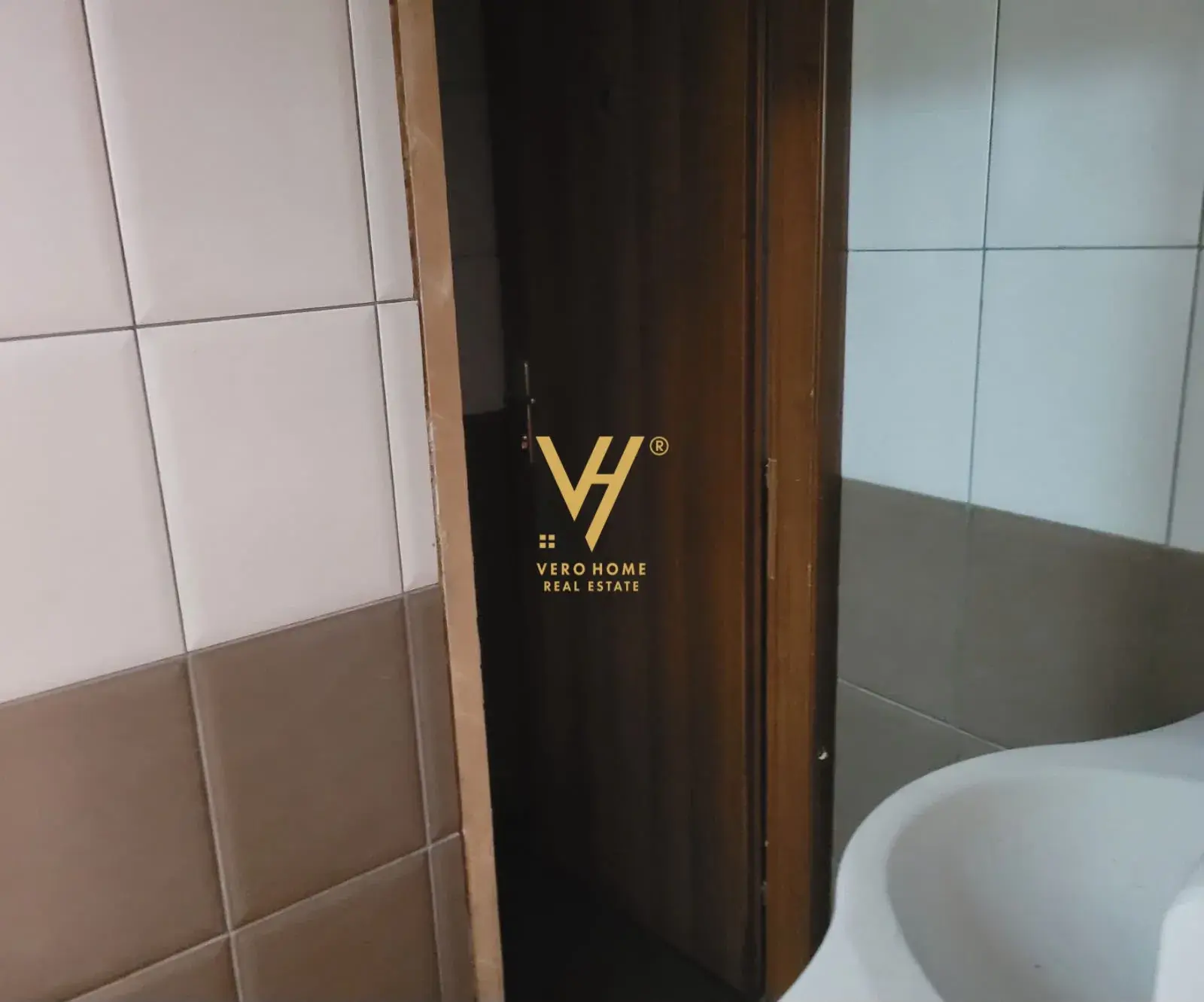 Innenansicht, Büro 286 m² zu vermieten in Tirana