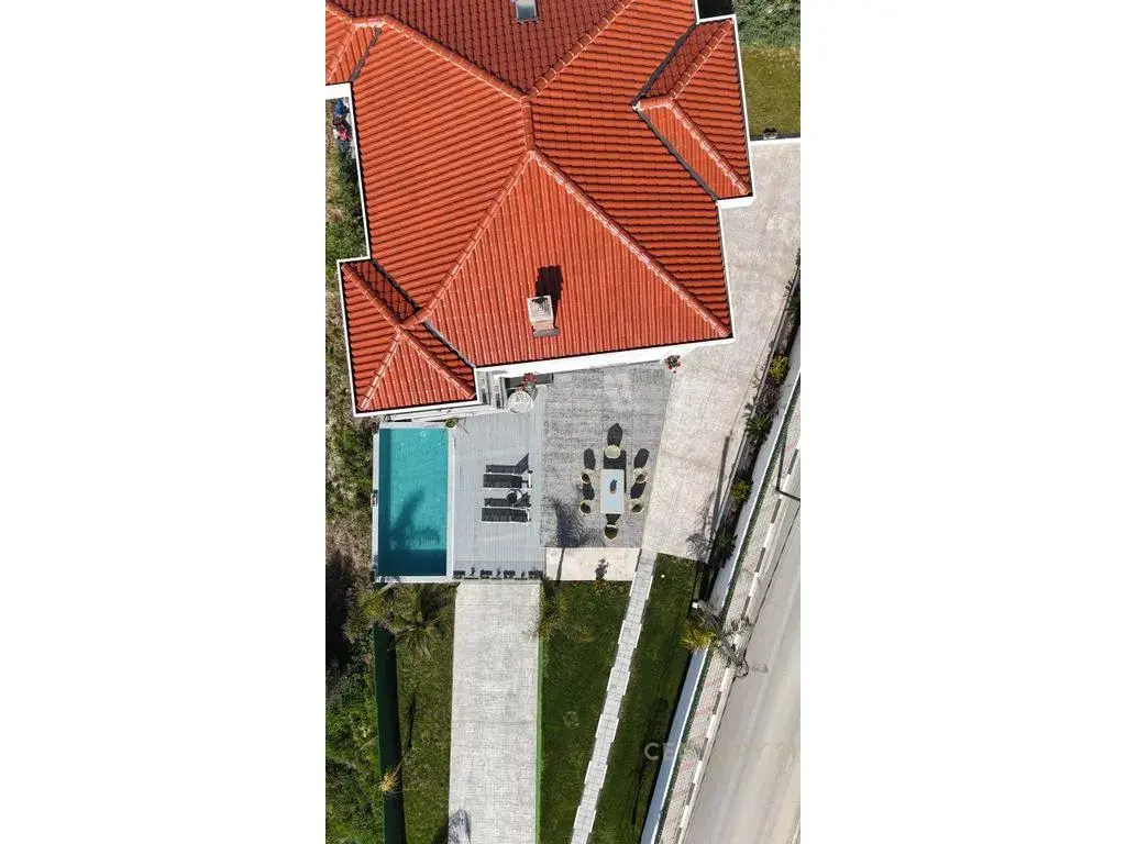 Immeuble, villa 4+1 à vendre à Golem
