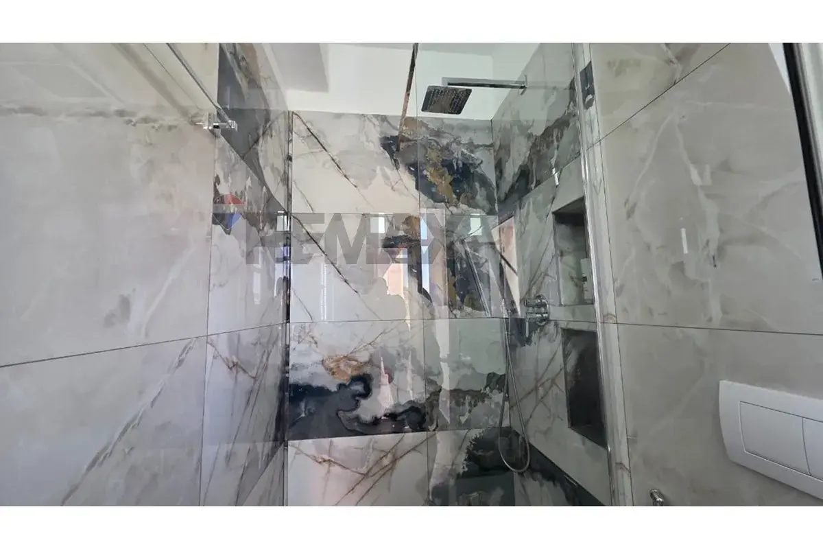 Brendësia, apartament 1+1 me qira në Lungomare, Vlorë