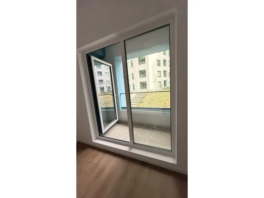 Balcon, appartement 1+2 à vendre à Ali Demi, Tirana