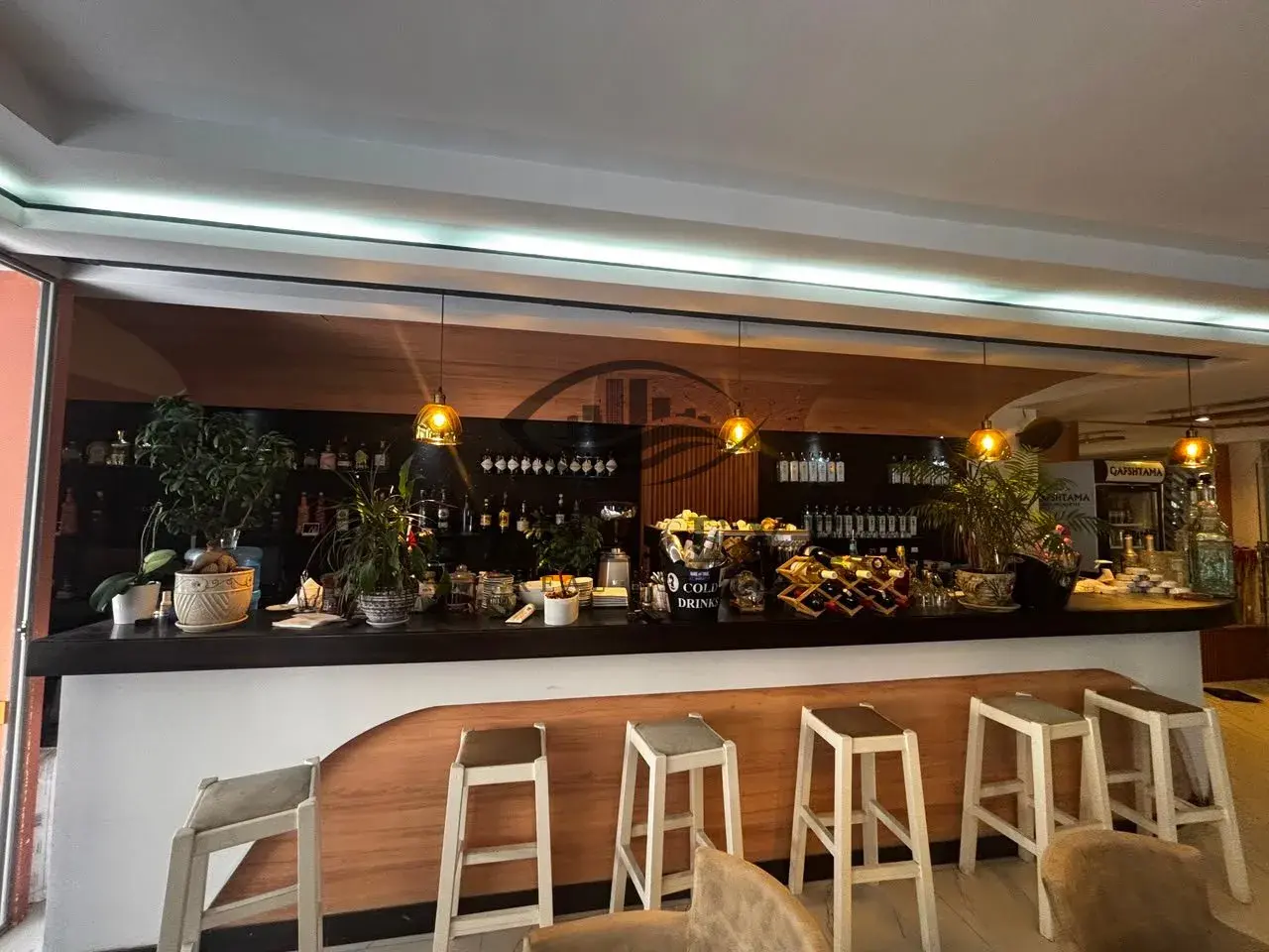 Brendësia, bar / kafe 120 m² me qira në Durrës