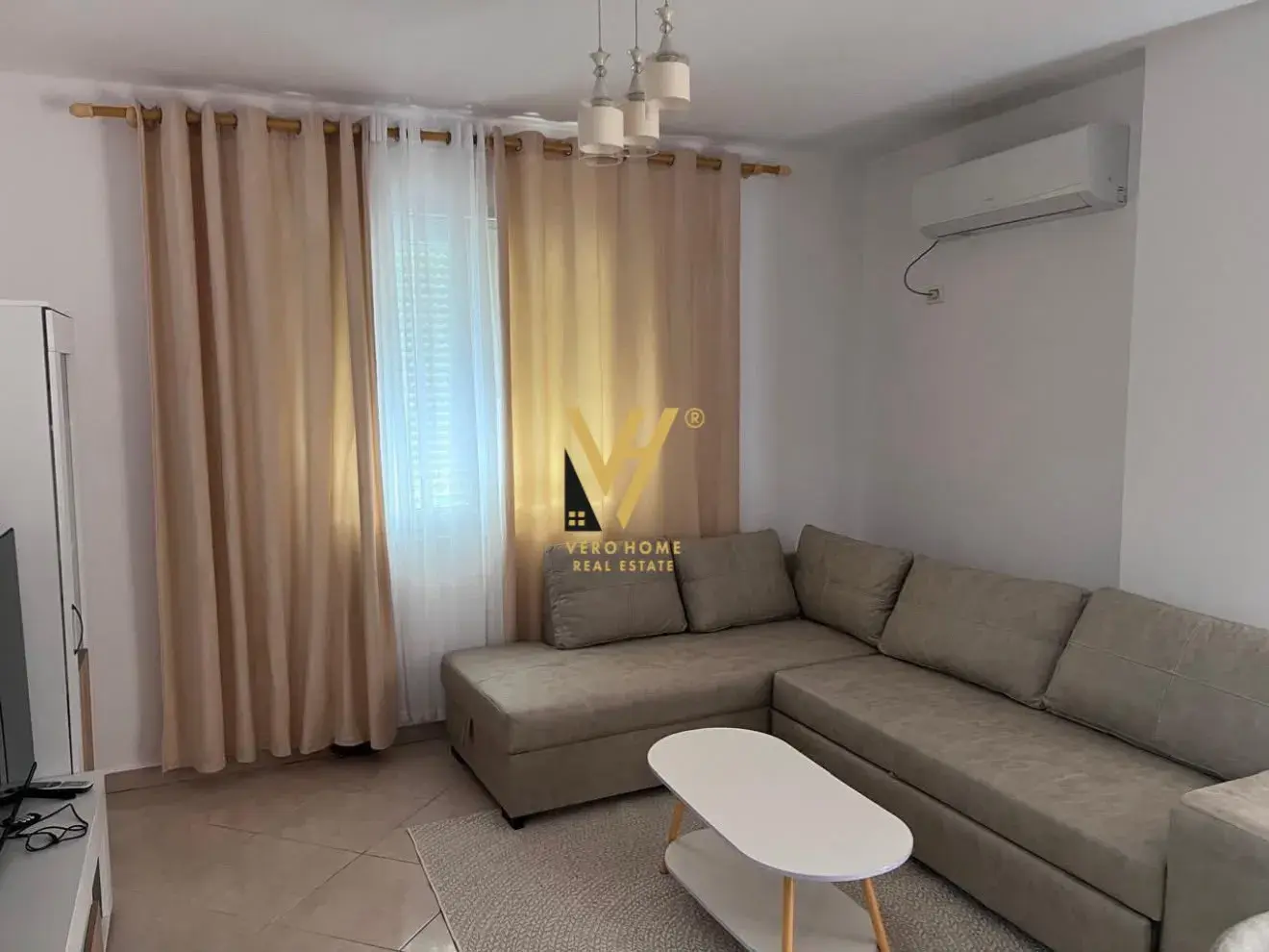 Salon, appartement 1+1 à vendre à Dajt, Tirana