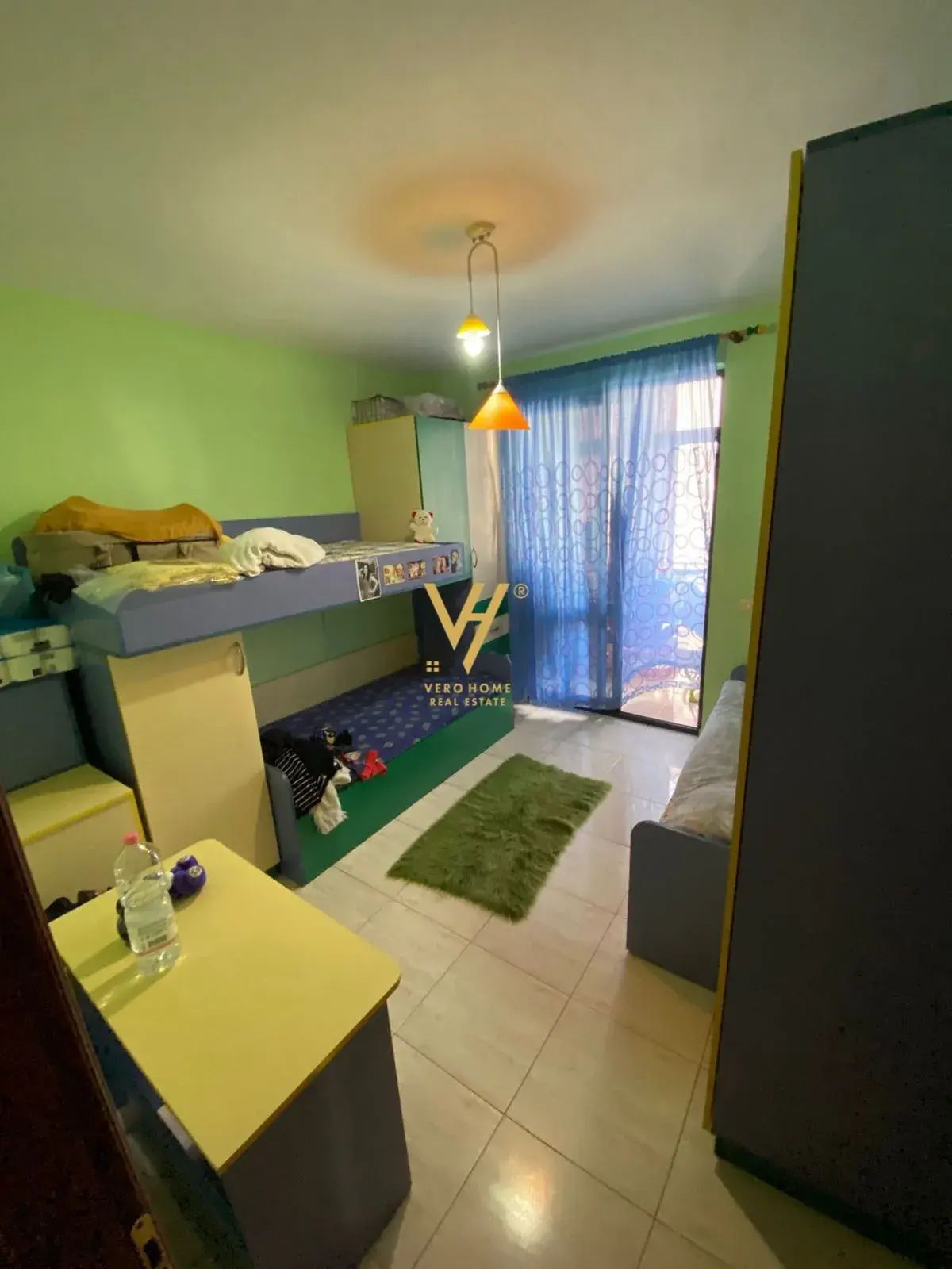 Dhoma e gjumit, apartament 2+1 me qira në Komuna e Parisit, Tiranë
