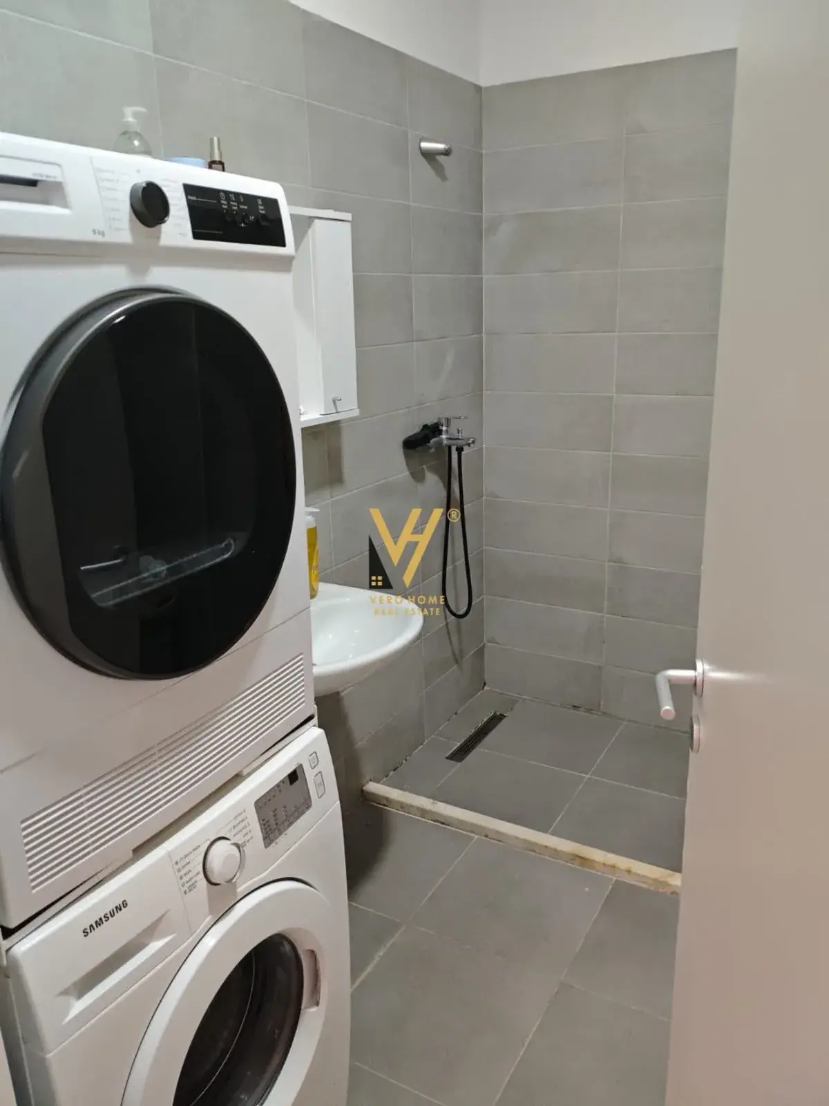 Dhoma e gjumit, apartament 1+1 me qira në Ali Demi, Tiranë