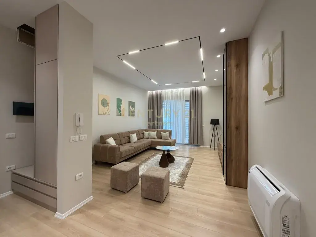 Dhoma e ndenjes, apartament 3+2 me qira në Sauk, Tiranë, 285 m²