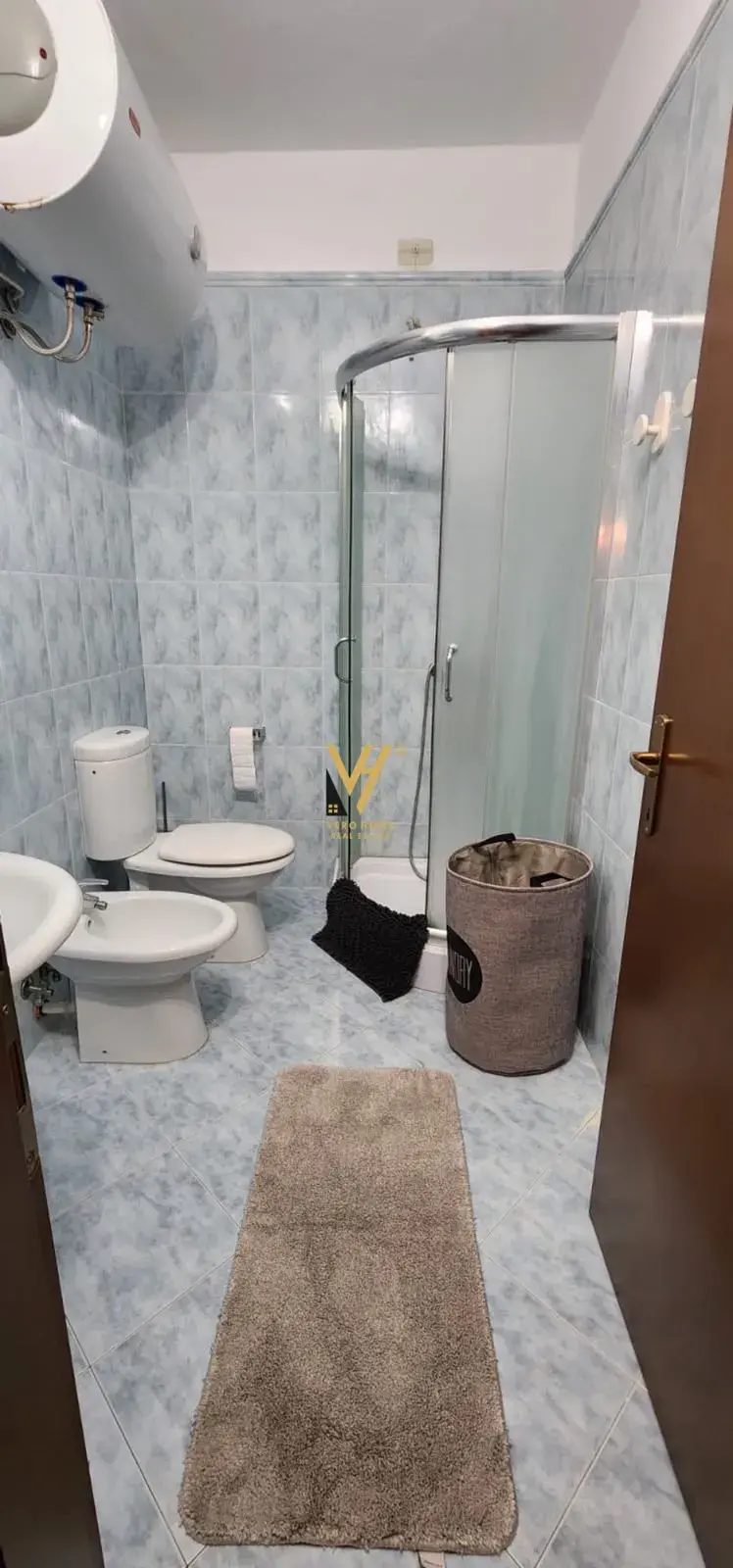 Ndërtesa, apartament 1+1 me qira në Pazari i Ri, Tiranë