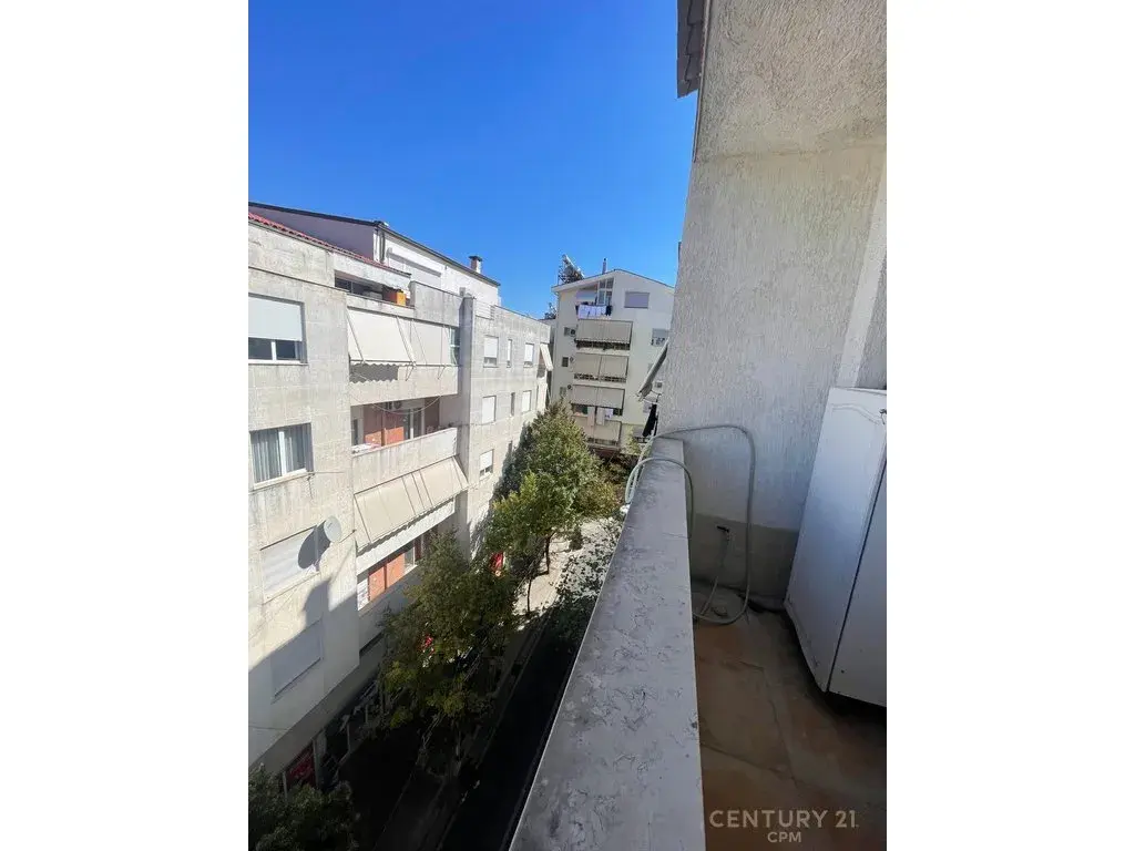 Balkon, Wohnung 3+1 zu verkaufen in Kodra e Diellit, Tirana