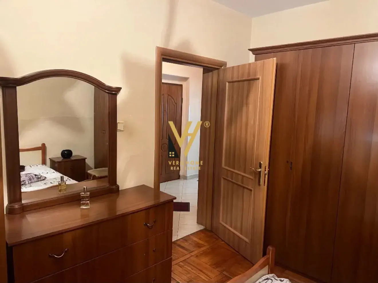 Dhoma e gjumit, apartament 2+1 me qira në 21 Dhjetori, Tiranë