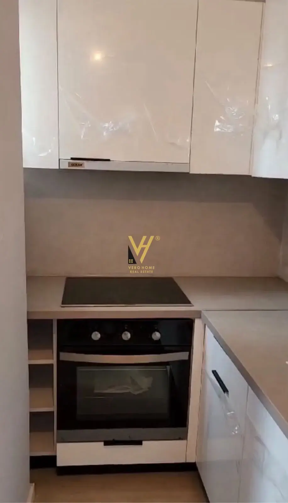 Intérieur, bureau 80 m² à louer à Pazari i Ri, Tirana
