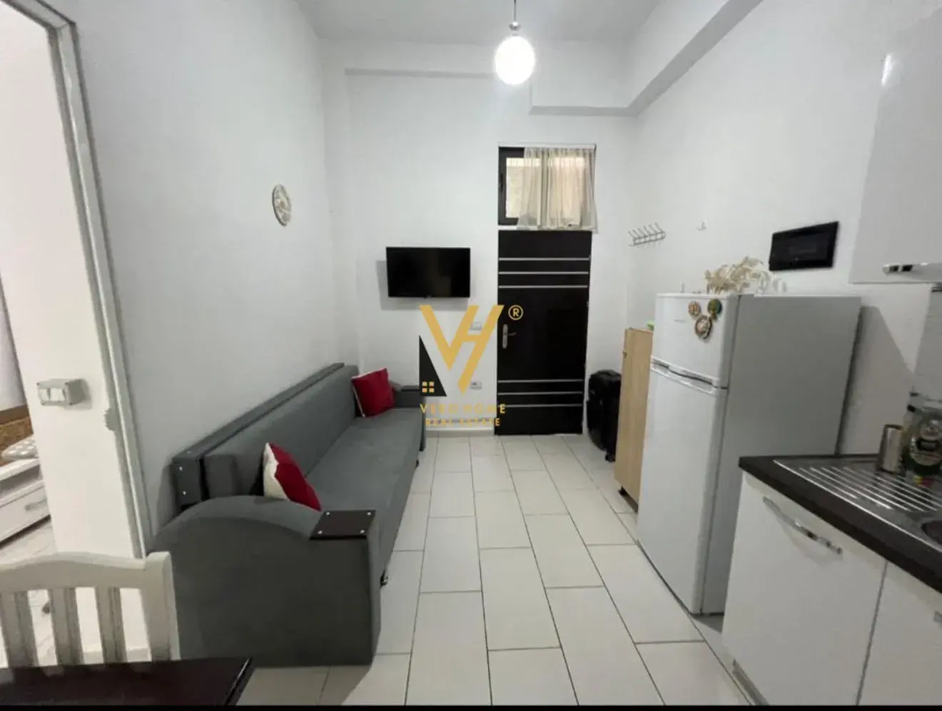 Dhoma e ndenjes, apartament 1+1 me qira në Selitë, Tiranë