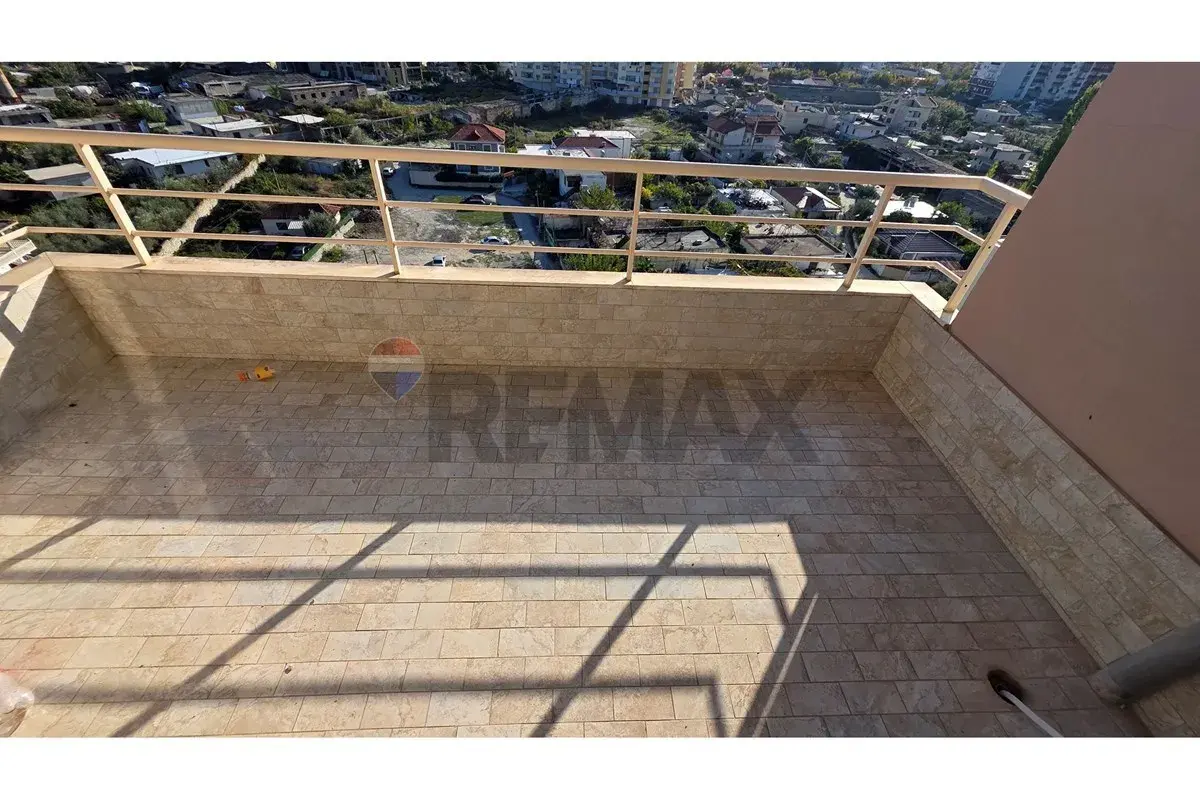 Bagno, appartamento 2+1 in affitto a Valona