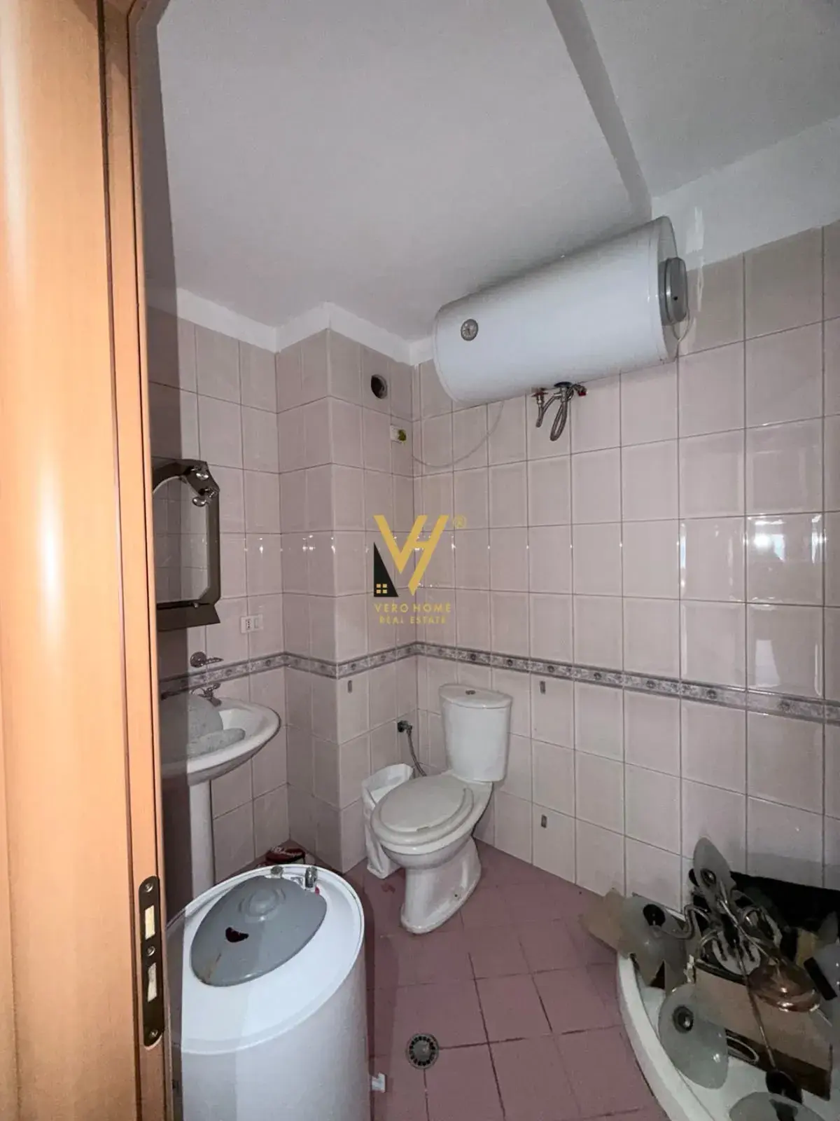 Edificio, appartamento 2+1 in vendita a Tirana