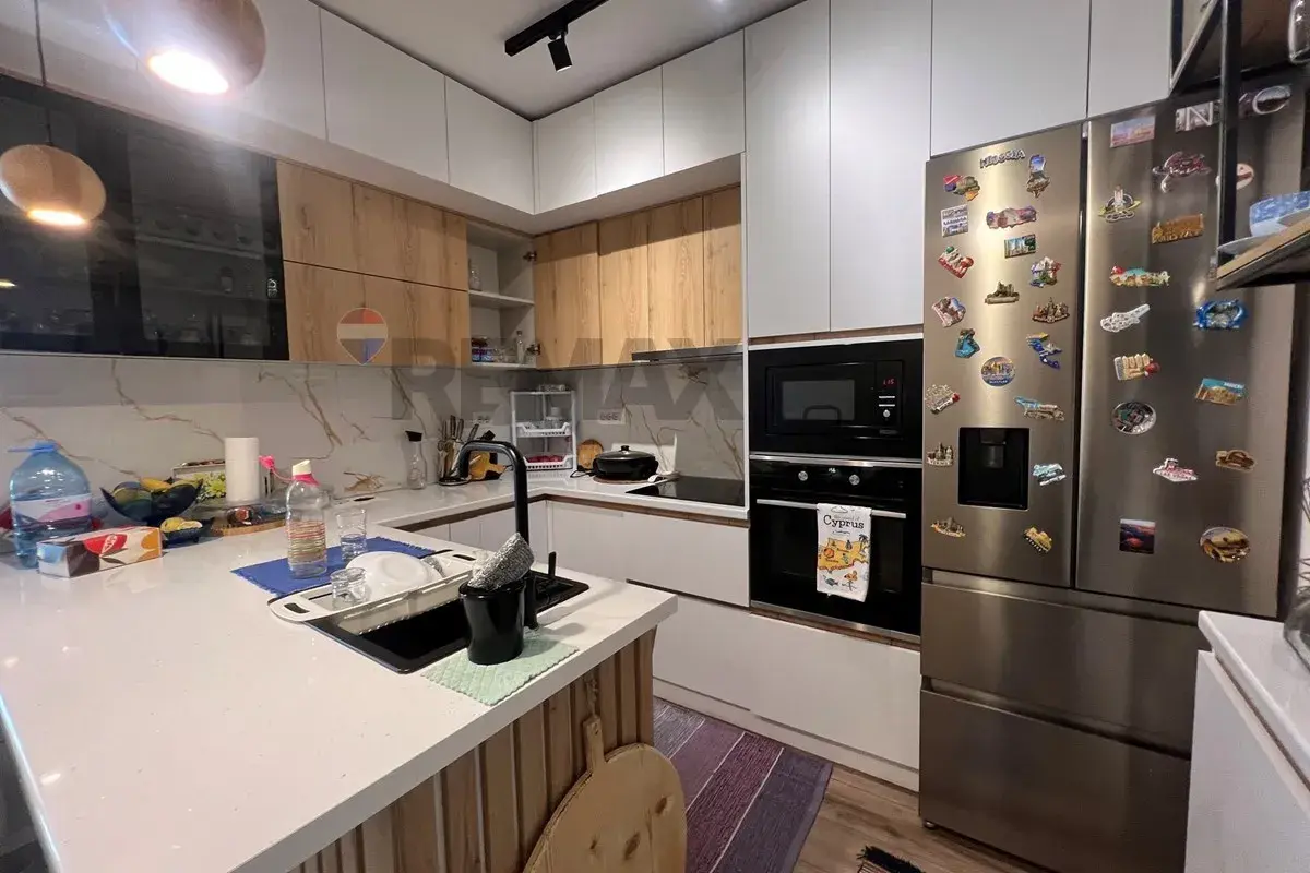 Kuzhina, apartament 2+1 në shitje në Vlorë