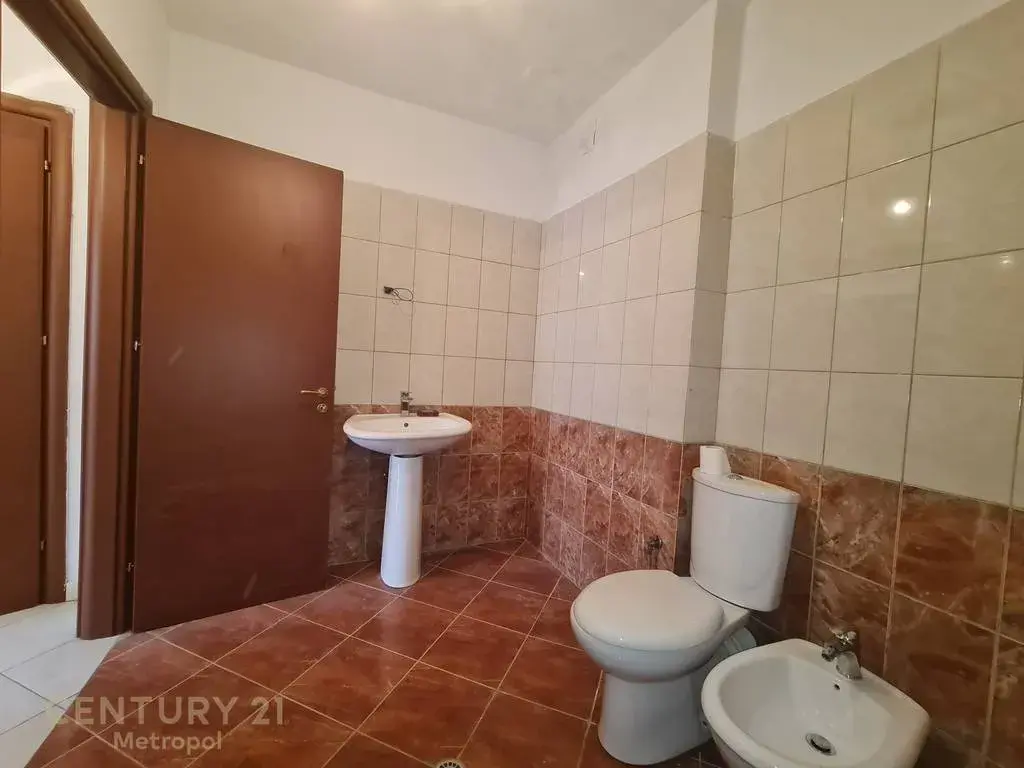 Banjo, apartament 2+1 në shitje në Yzberisht, Tiranë