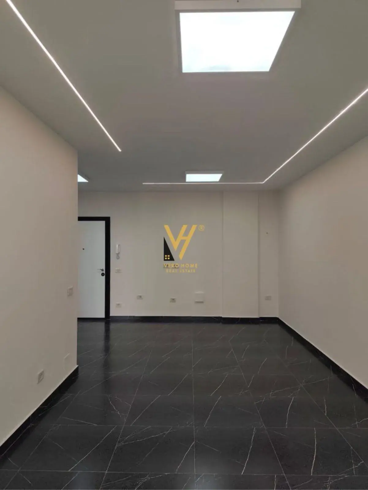 Innenansicht, Büro 70 m² zu vermieten in Tirana