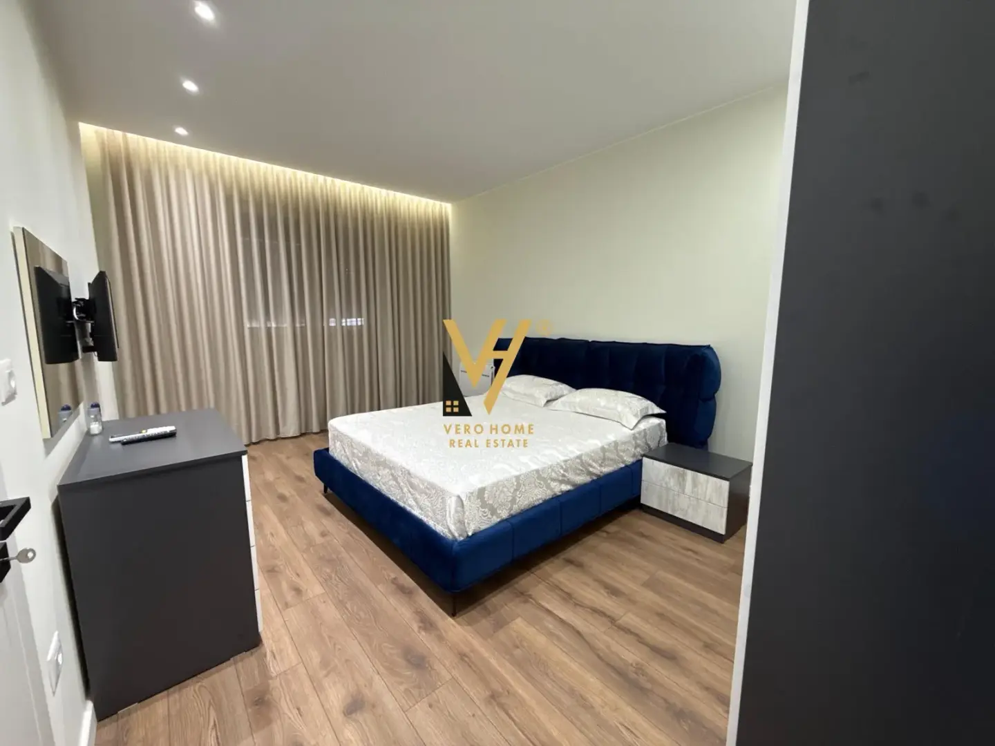 Edificio, appartamento 2+1 in affitto a Brryli, Tirana