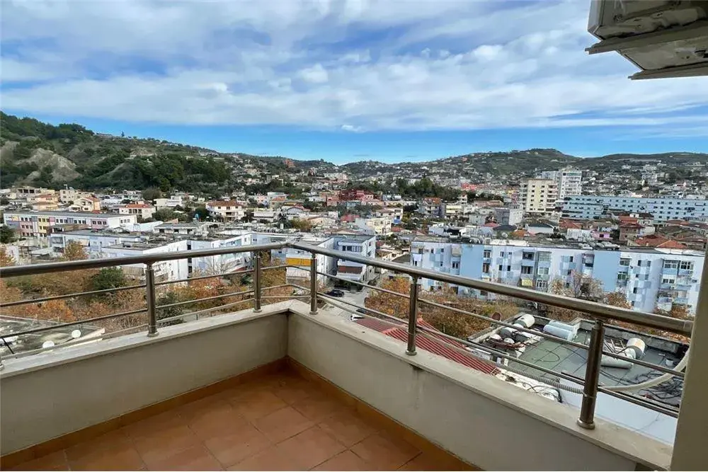 Wohnzimmer, Wohnung 2+1 zu vermieten in Sheshi i Flamurit, Vlora, 85 m²