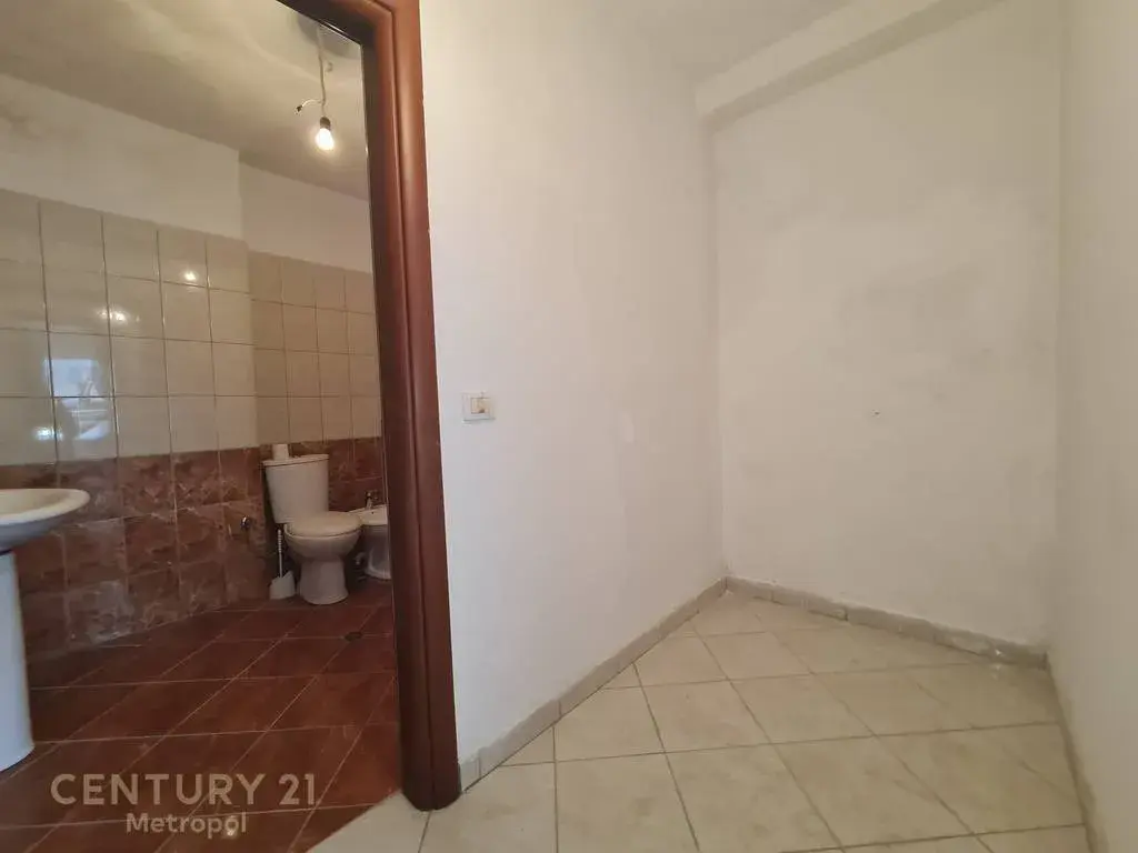 Brendësia, apartament 2+1 në shitje në Yzberisht, Tiranë