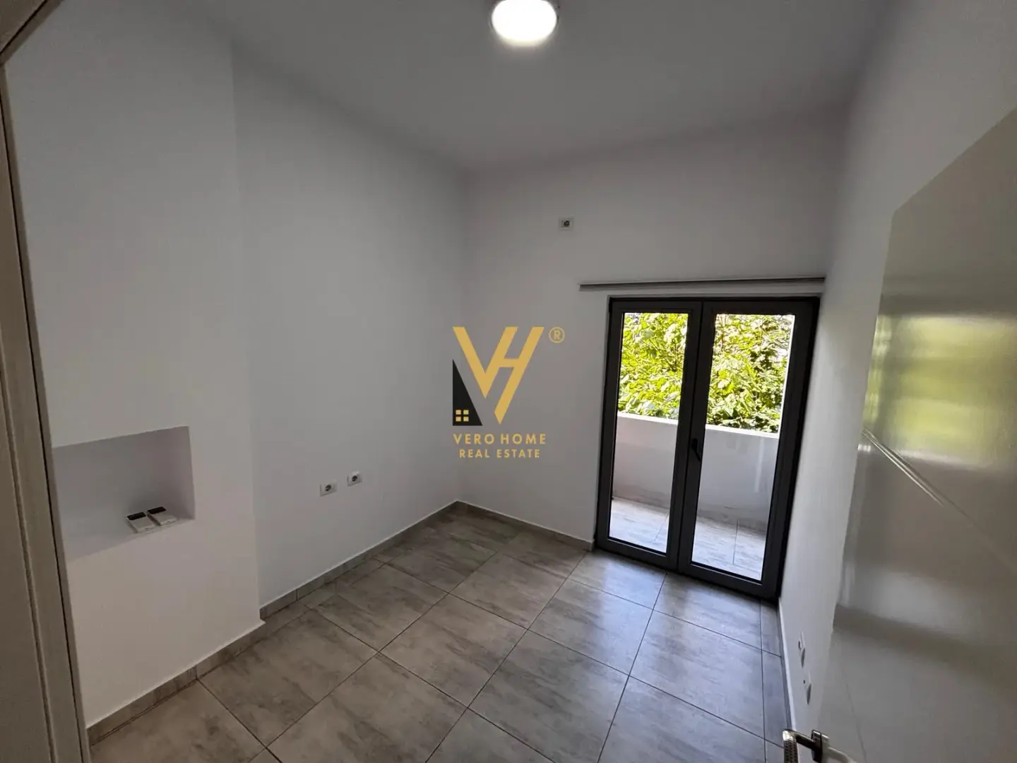 Brendësia, zyrë 75 m² me qira në Medreseja, Tiranë