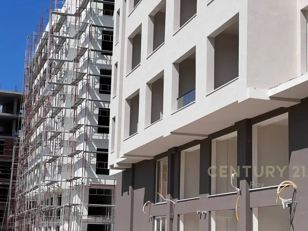 Edificio, appartamento 2+1 in vendita a Mali i Robit