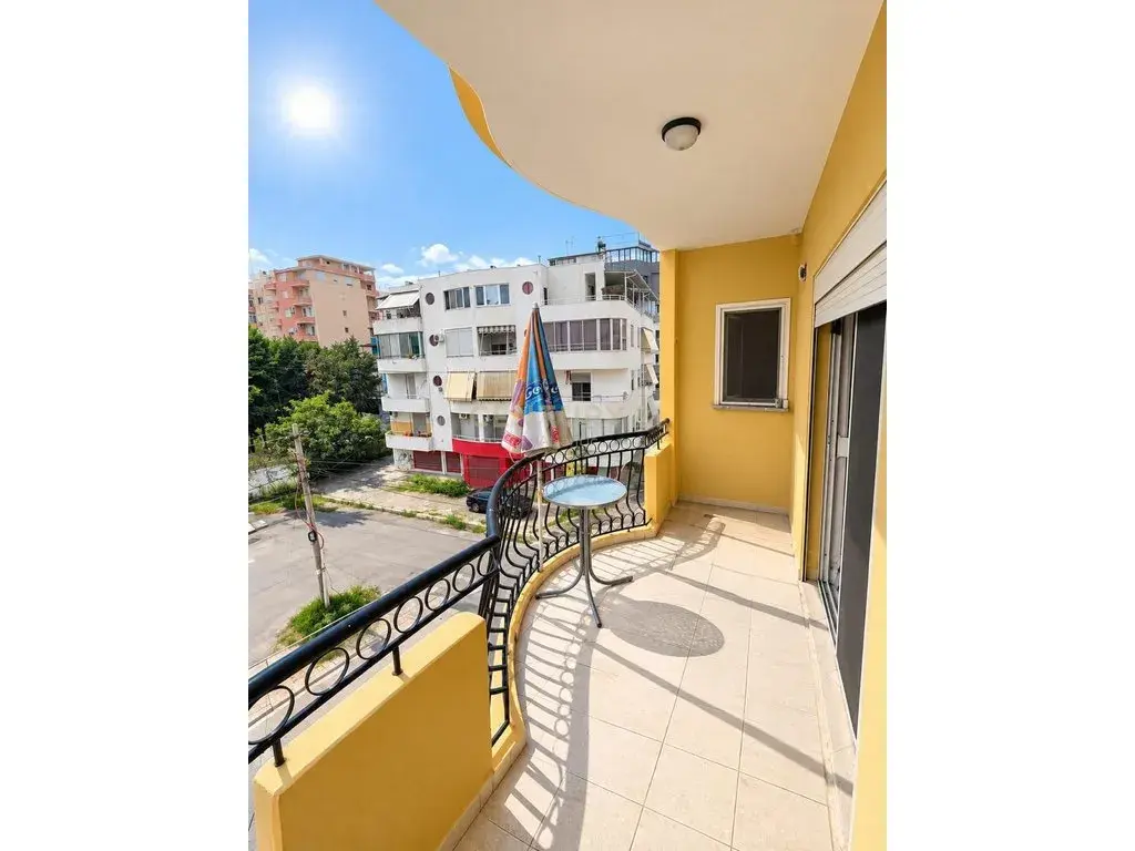 Soggiorno, monolocale in vendita a Shkëmbi i Kavajës, Durazzo, 36 m²