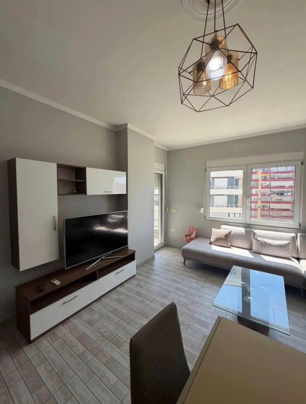 Intérieur, appartement 1+1 à louer à Blloku, Tirana