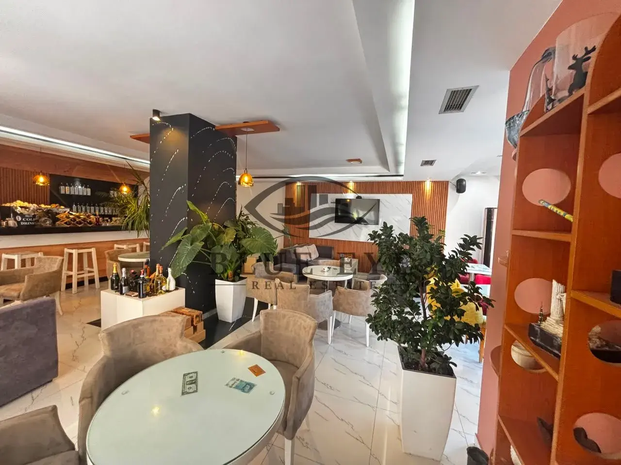 Brendësia, bar / kafe 120 m² me qira në Durrës