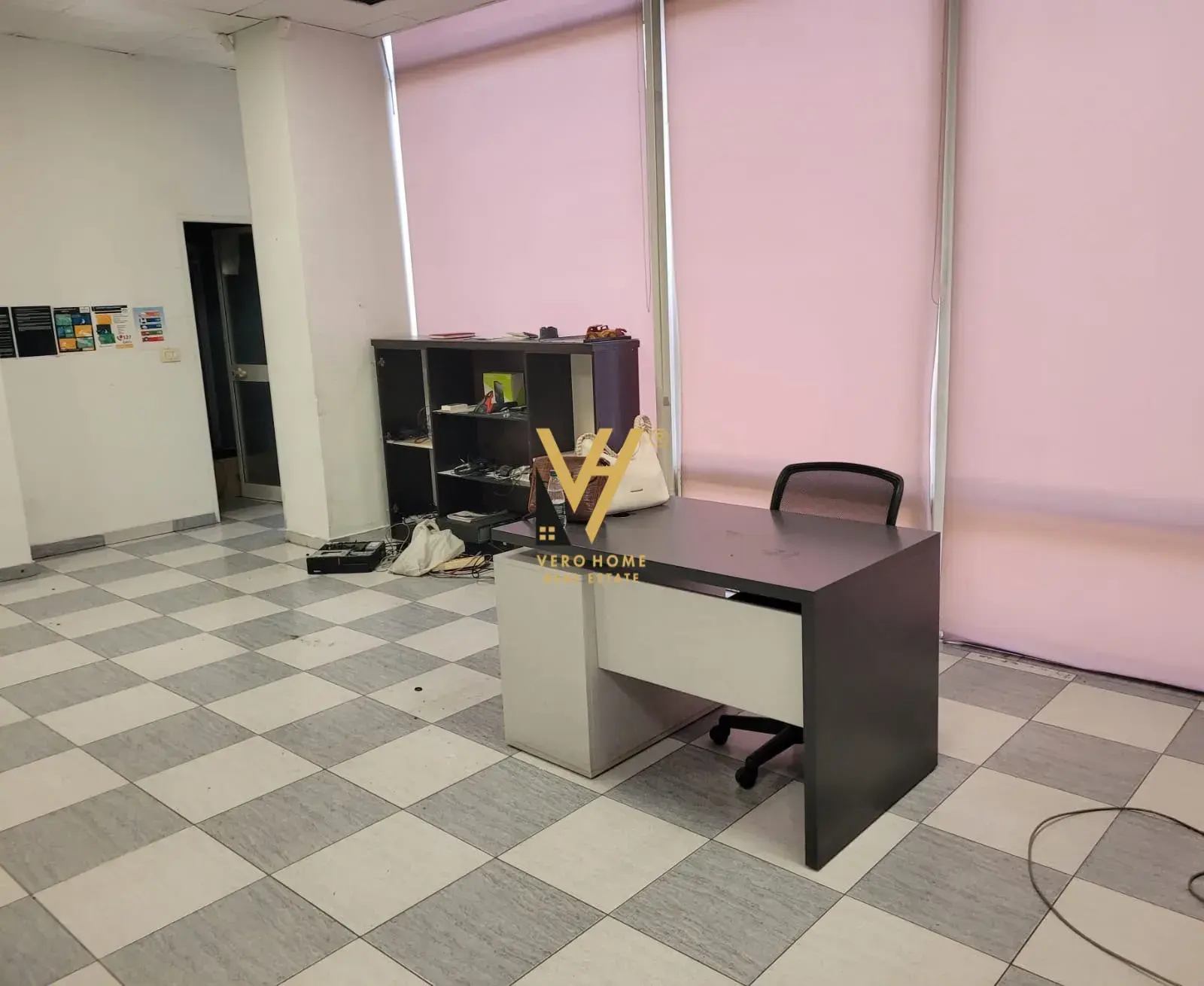 Innenansicht, Büro 286 m² zu vermieten in Tirana