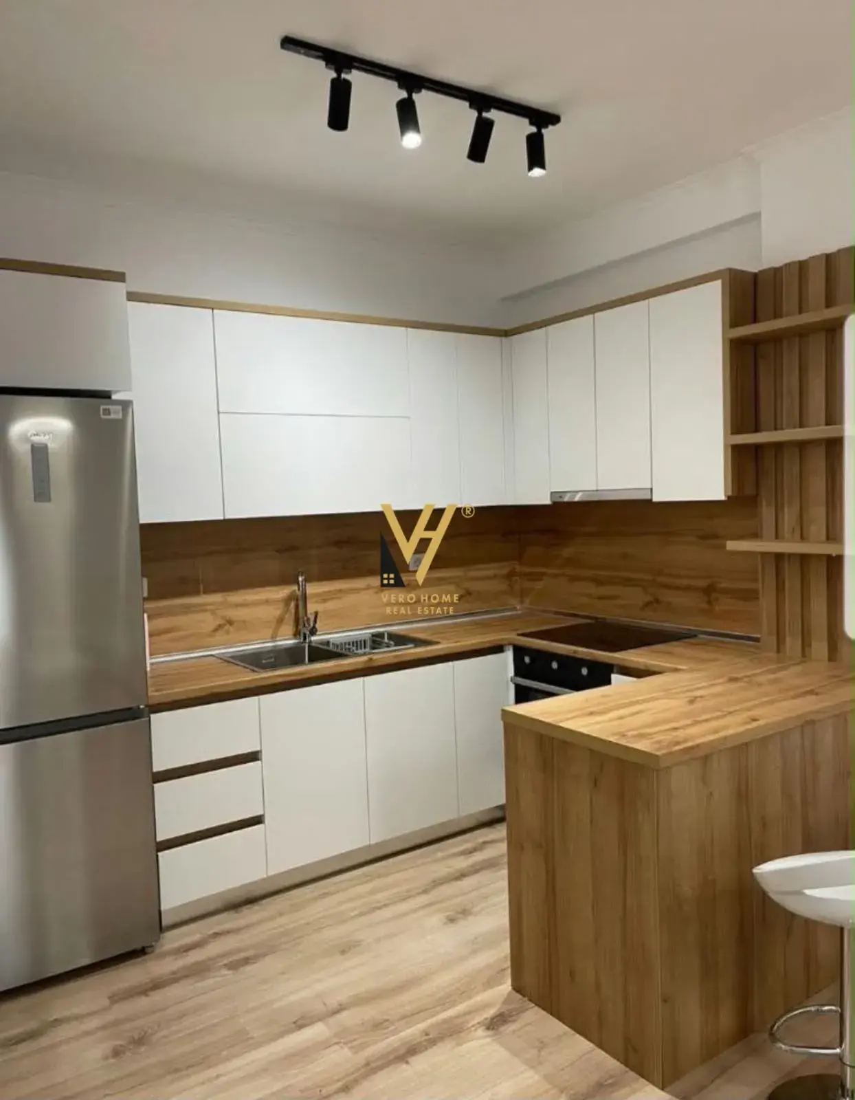 Cucina, appartamento 1+1 in vendita a Tirana