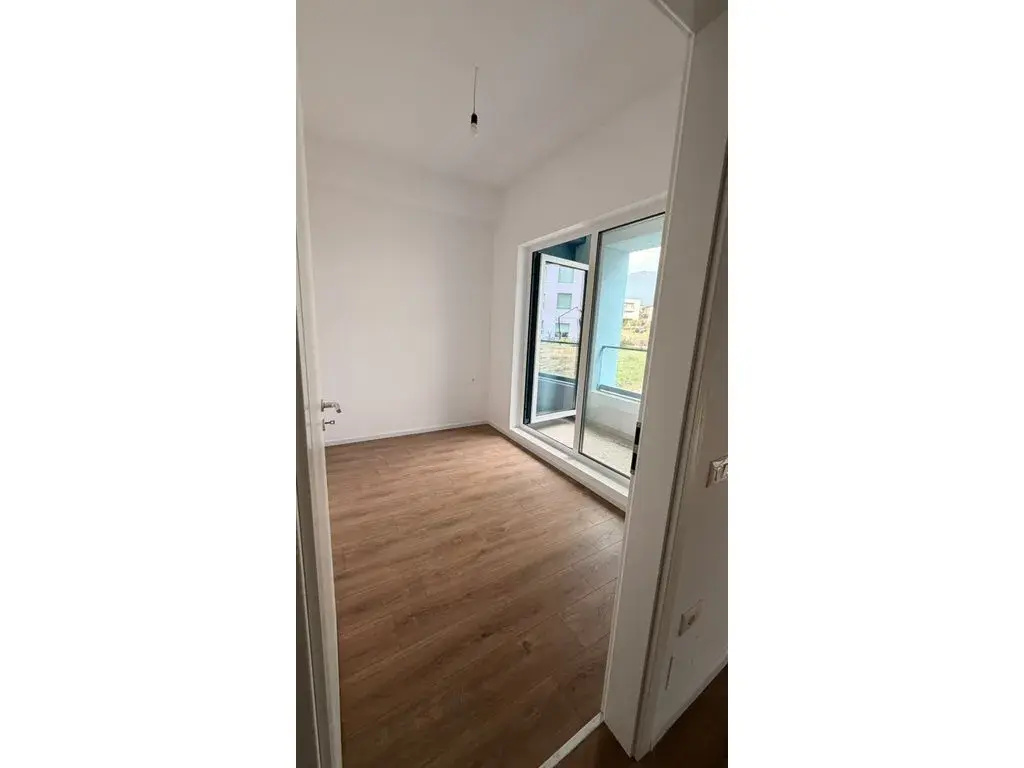 Salon, appartement 1+2 à vendre à Ali Demi, Tirana