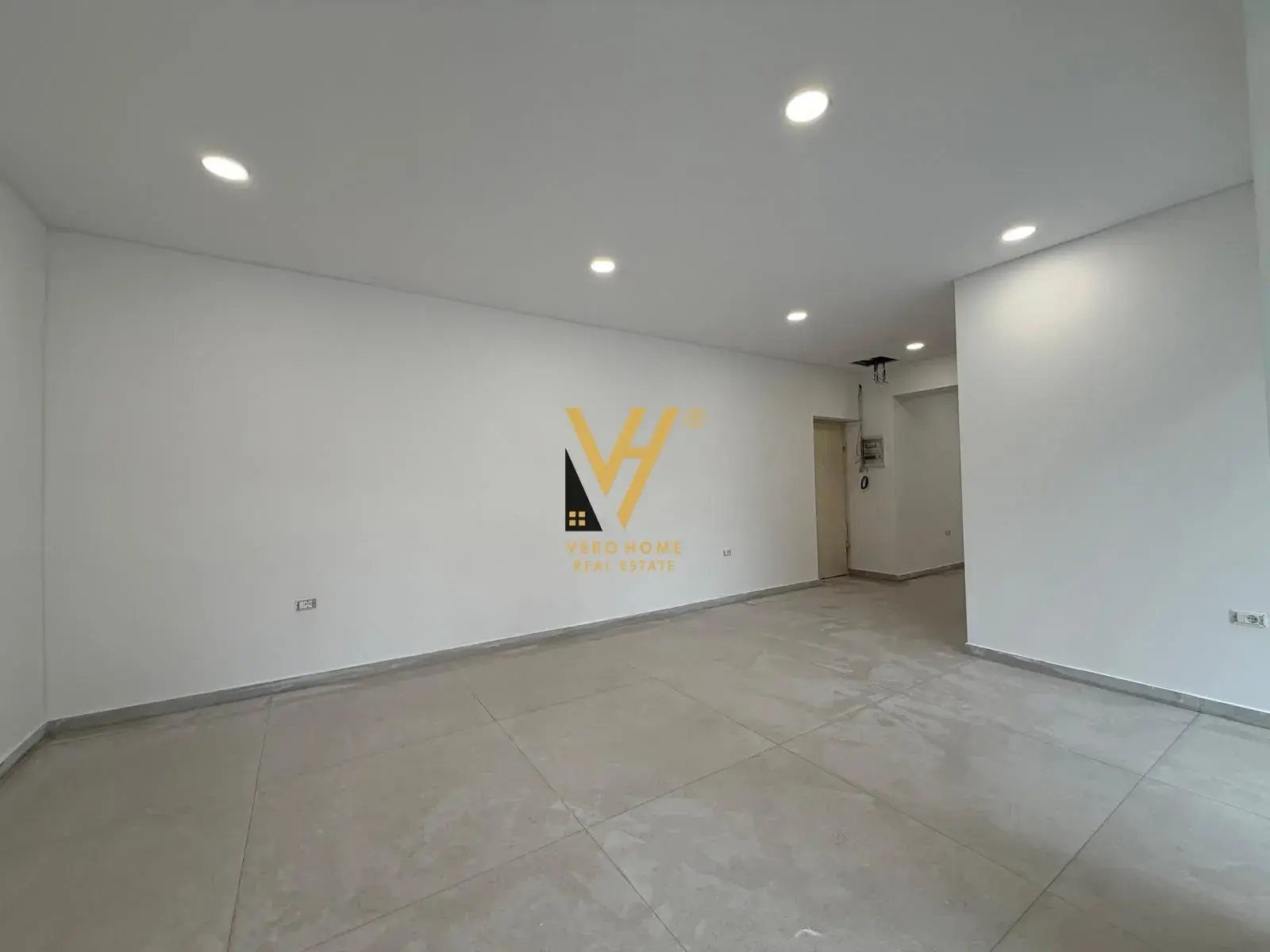Innenansicht, Ladenlokal 52 m² zu vermieten in Tirana