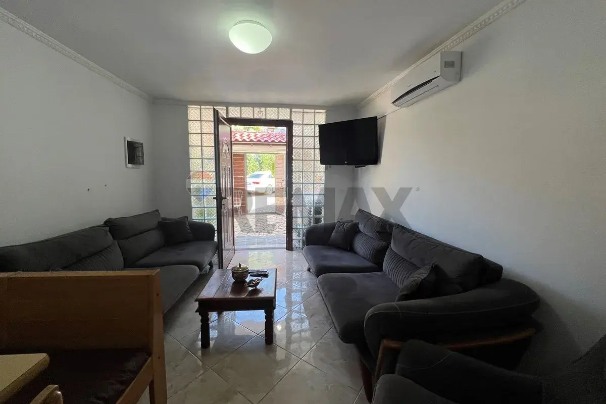 Gebäude, Villa 6+2 zu vermieten in Uji i Ftohtë, Vlora