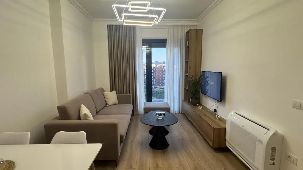 Dhoma e ndenjes, apartament 2+1 në shitje në Don Bosko, Tiranë