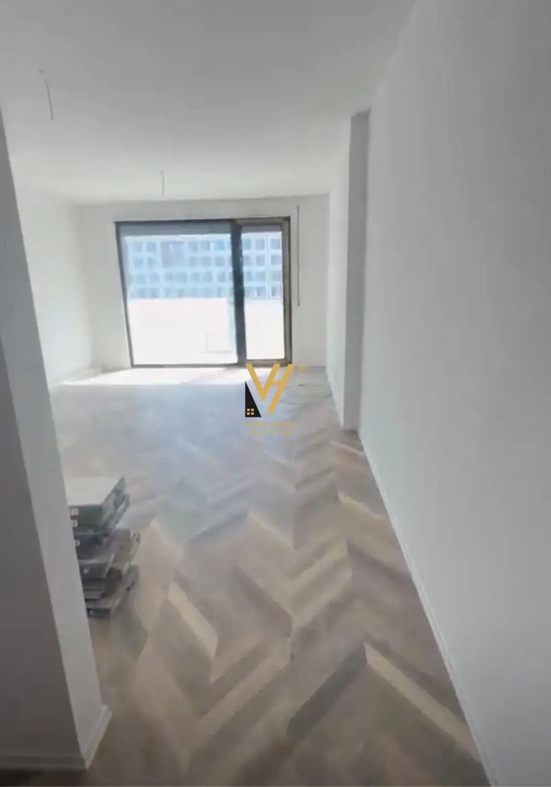 Dhoma e ndenjes, apartament 2+2+2 me qira në Tiranë