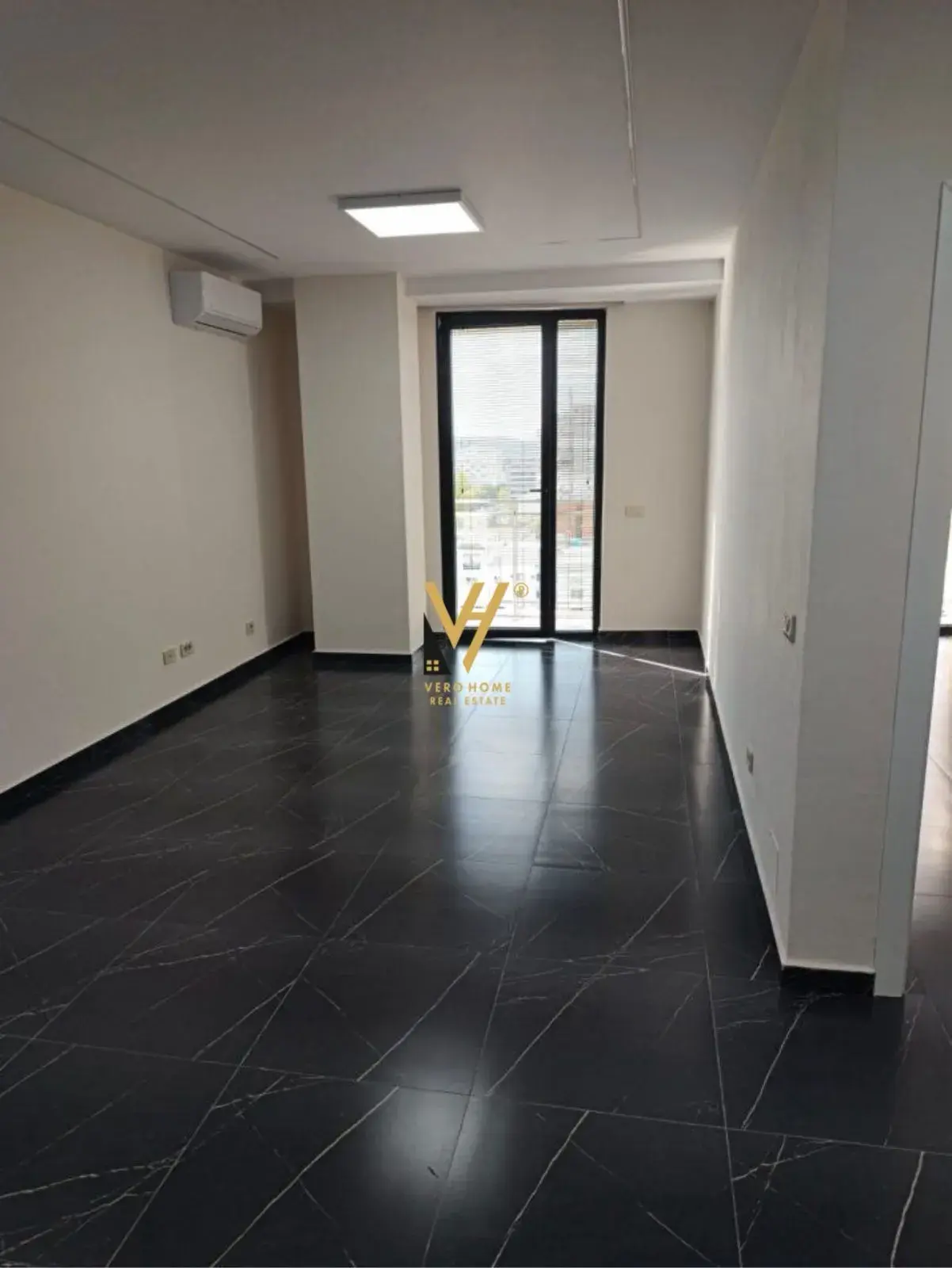 Innenansicht, Büro 70 m² zu vermieten in Tirana
