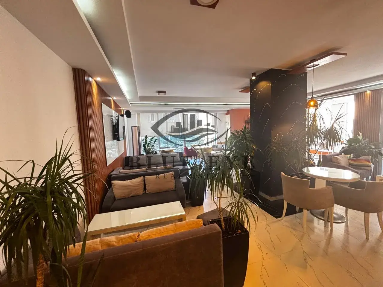 Brendësia, bar / kafe 120 m² me qira në Durrës