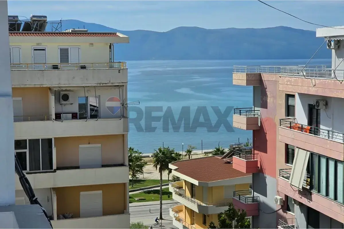 Interni, attico 3+1 in vendita a Lungomare, Valona