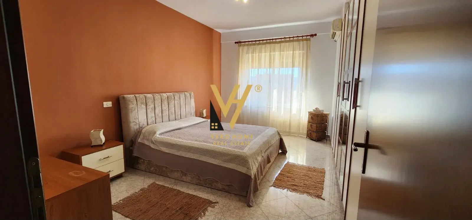 Ballkoni, apartament 1+1 me qira në Pazari i Ri, Tiranë