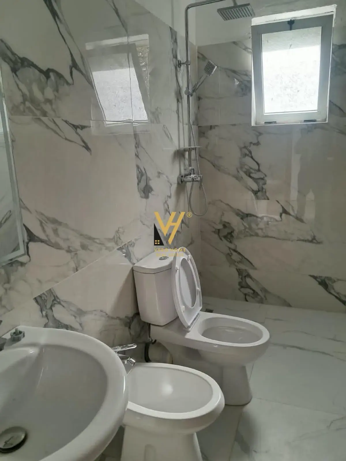 Balcon, maison 2+1 à louer à Sauk, Tirana