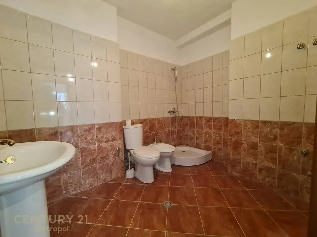 Banjo, apartament 2+1 në shitje në Yzberisht, Tiranë