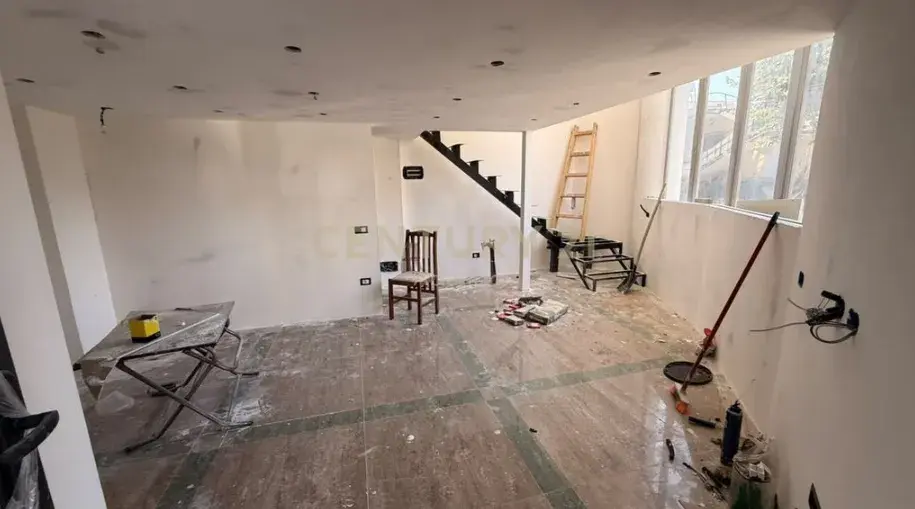 Dhoma e ndenjes, apartament 1+1 në shitje në Plazh, Durrës