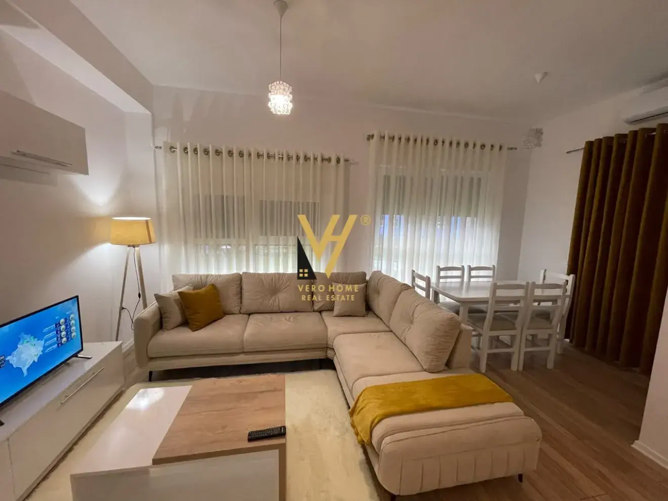 Ballkoni, apartament 2+1 me qira në Ali Demi, Tiranë
