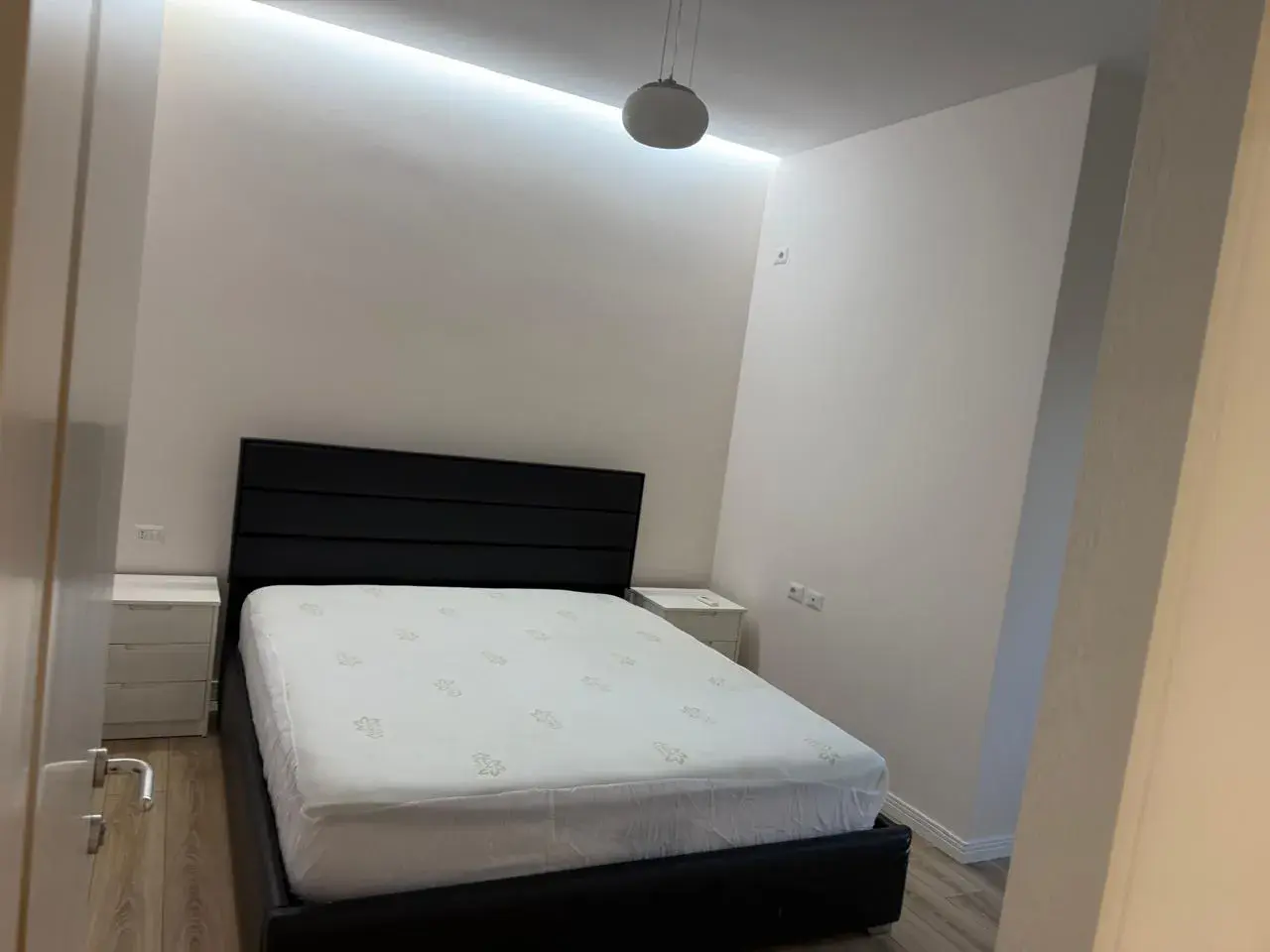 Schlafzimmer, Wohnung 2+1+2 zu vermieten in Kinostudio, Tirana