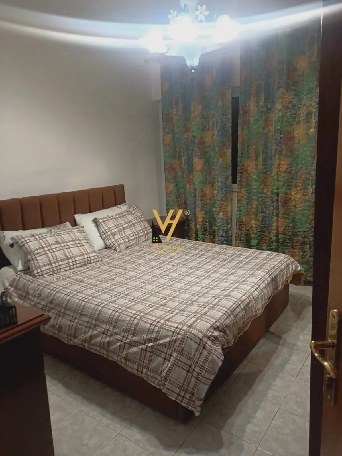 Balcone, appartamento 2+1 in affitto a Komuna e Parisit, Tirana